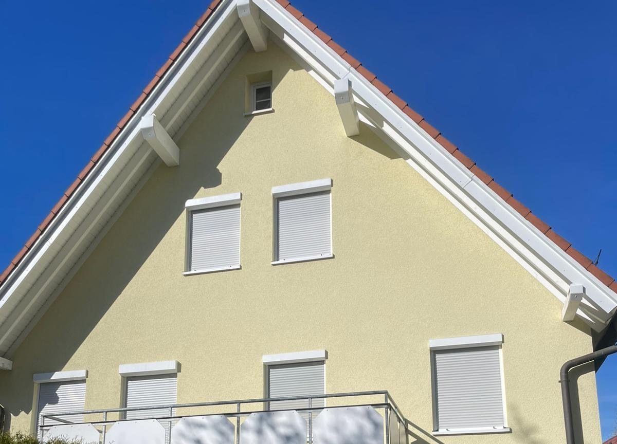 Saubere Hausfassade in Stuttgart nach der Fassadenreinigung (Nachher-Foto)