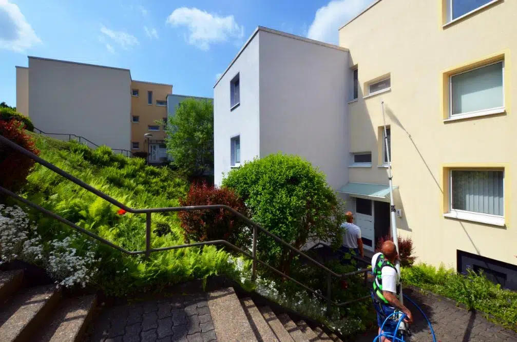 Imprägnierung einer Fassade nach der Fassadenreinigung